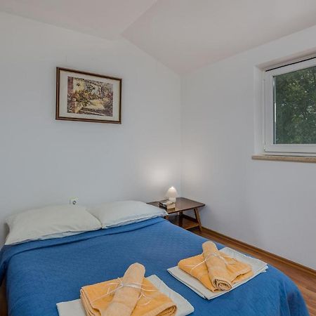 Nice Apartment In Malinska Dubasnica With Kitchen Exterior foto