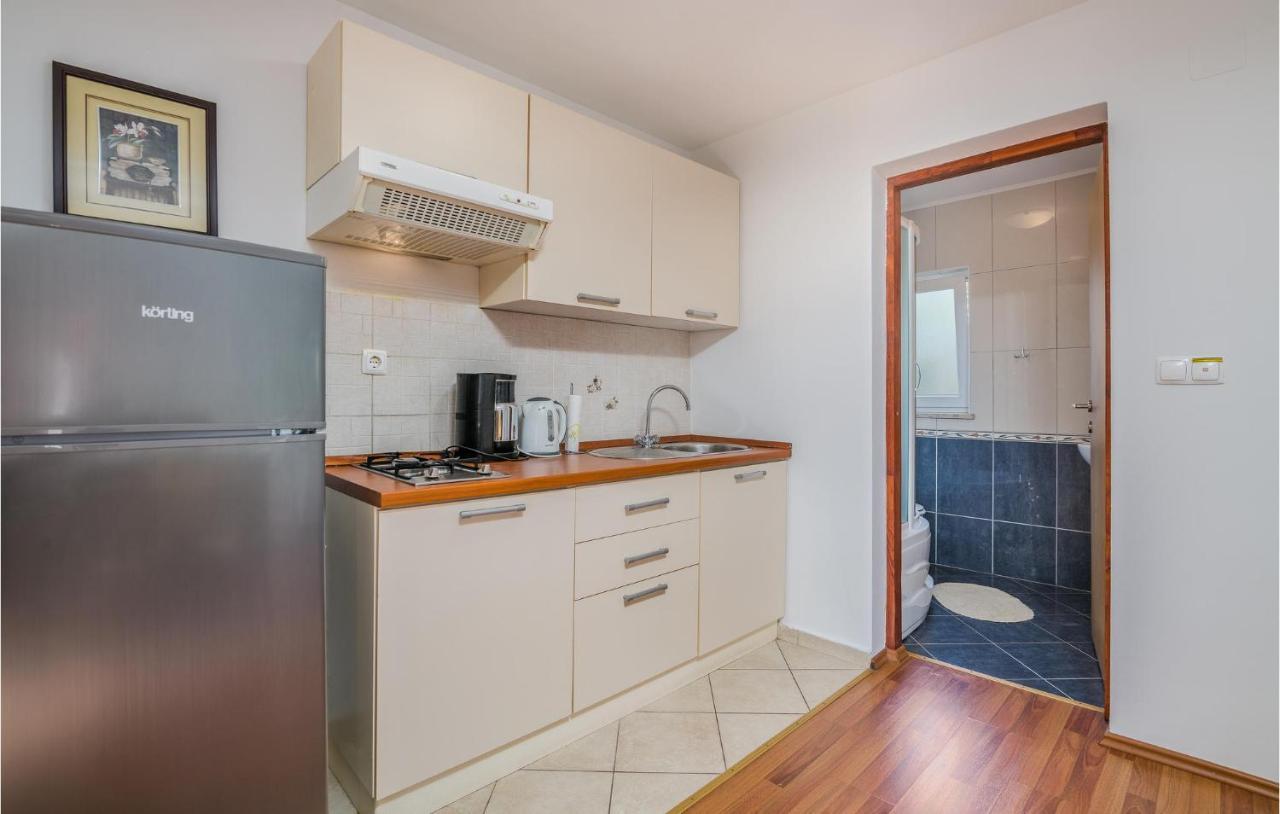 Nice Apartment In Malinska Dubasnica With Kitchen Exterior foto