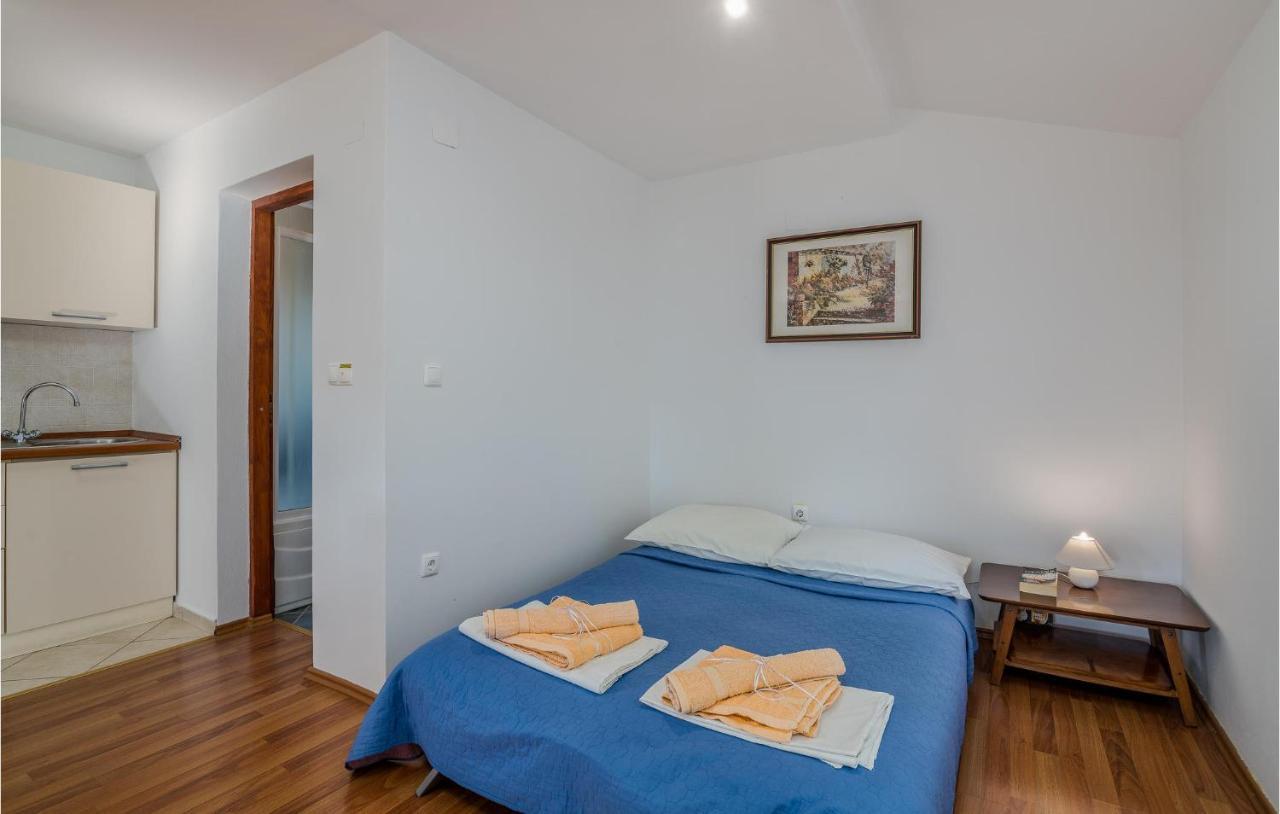 Nice Apartment In Malinska Dubasnica With Kitchen Exterior foto